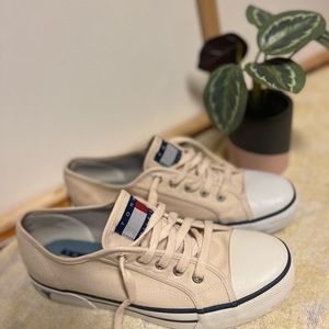 Tommy Hilfiger shoes, size 10, cream